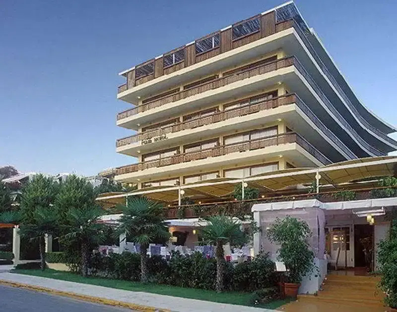 Plaza Vouliagmeni
