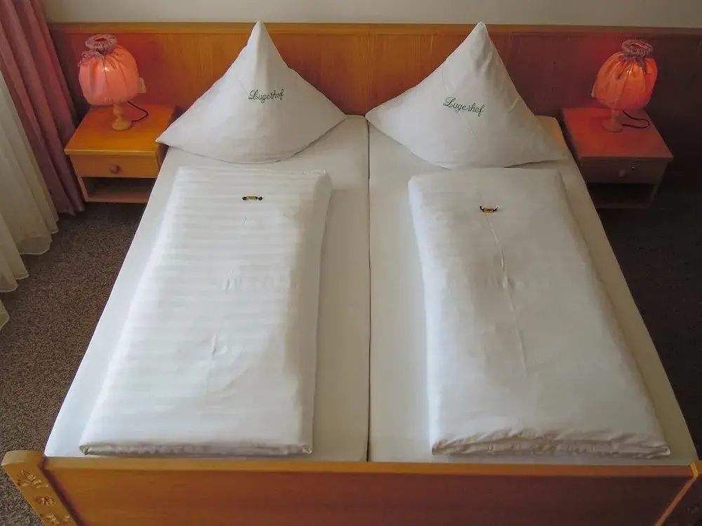 Standard Double room with balcony (full double bed)