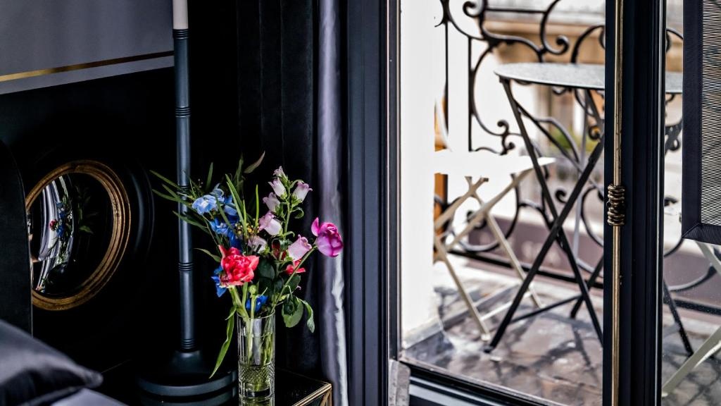 Monsieur George Hotel & Spa – Champs Elysées 36