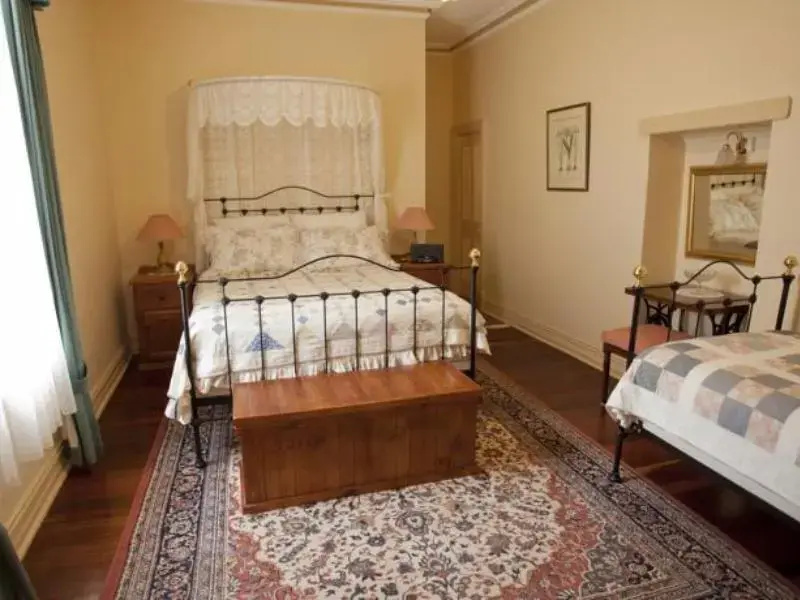 Double Studio (full double bed)