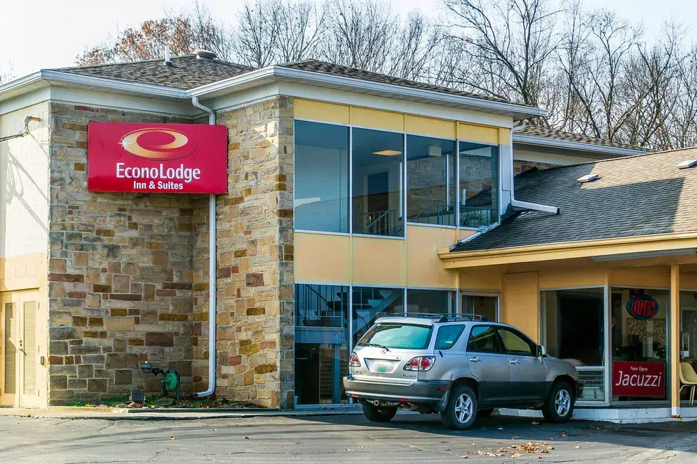 Econo Lodge Inn & Suites - фото 1