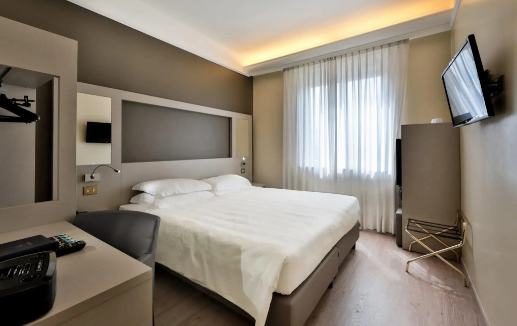Hotel Astoria, Sure Hotel Collection by Best Western Room Type - Standard Queen Room