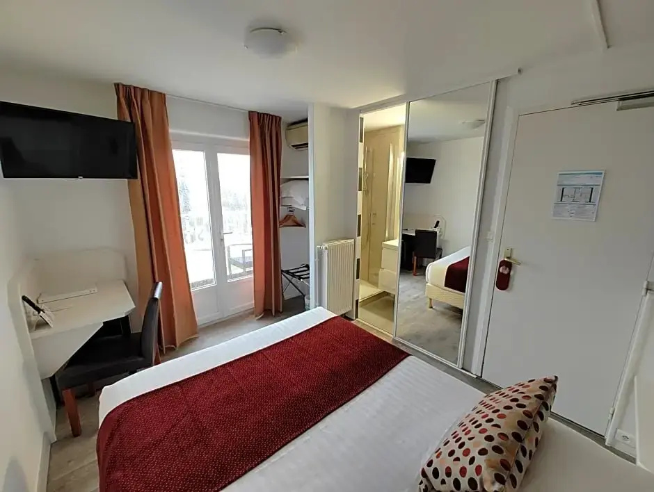 Standard Double room (full double bed)