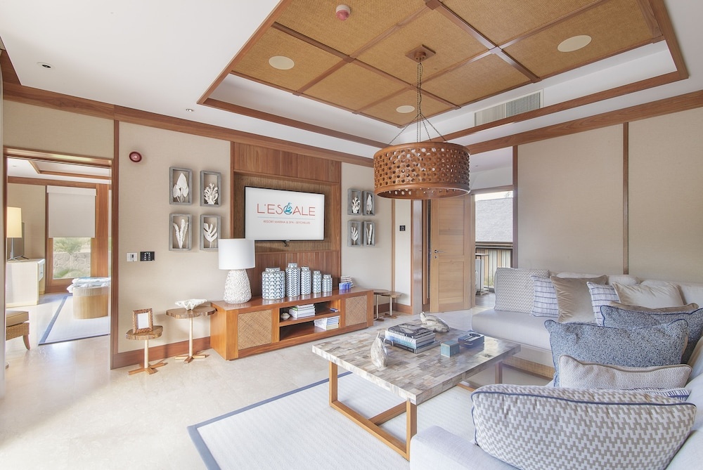 2 Bedrooms Villa