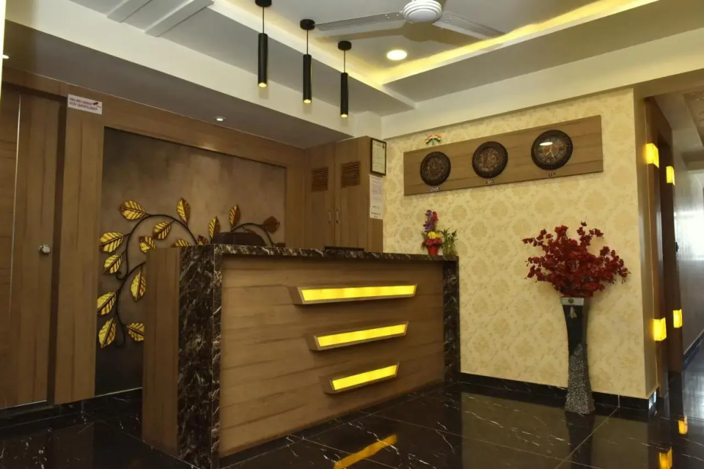Royal King by Sky Stays Hotel