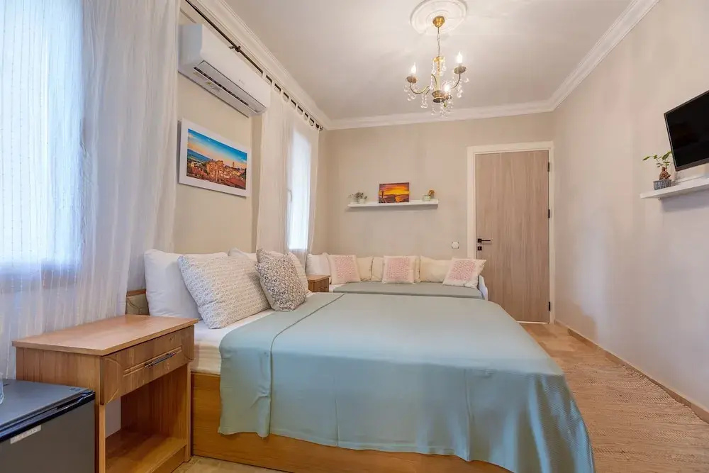 Standard room with courtyard view