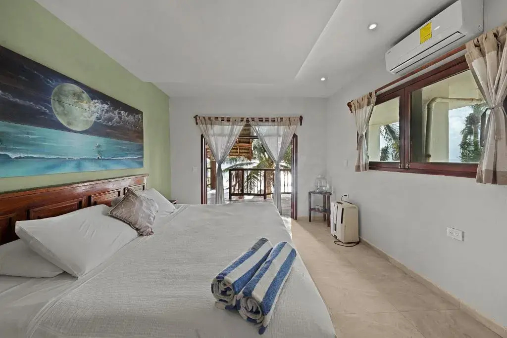 Standard Double room oceanfront (full double bed)