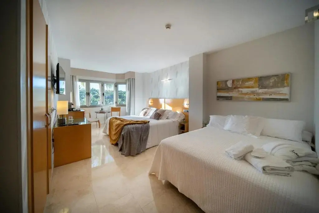 Standard Triple room