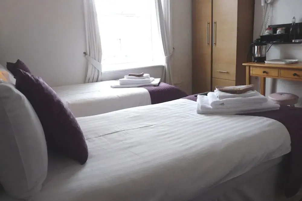 Standard Double room with harbour view (twin beds)