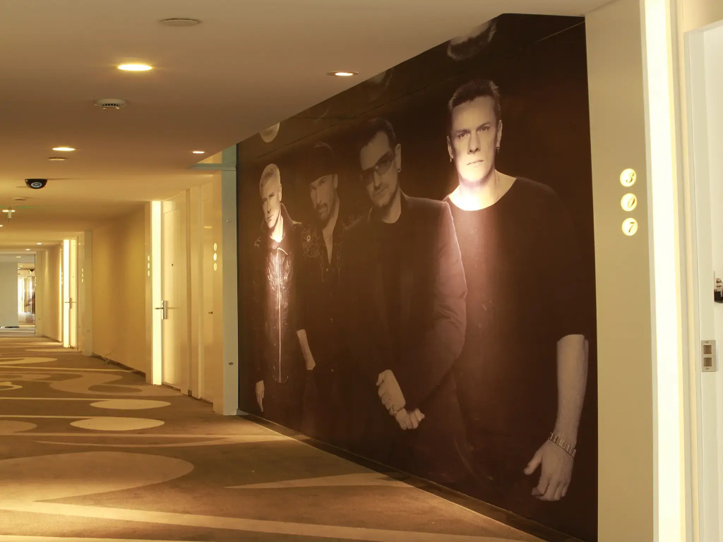 Lobby & Reception