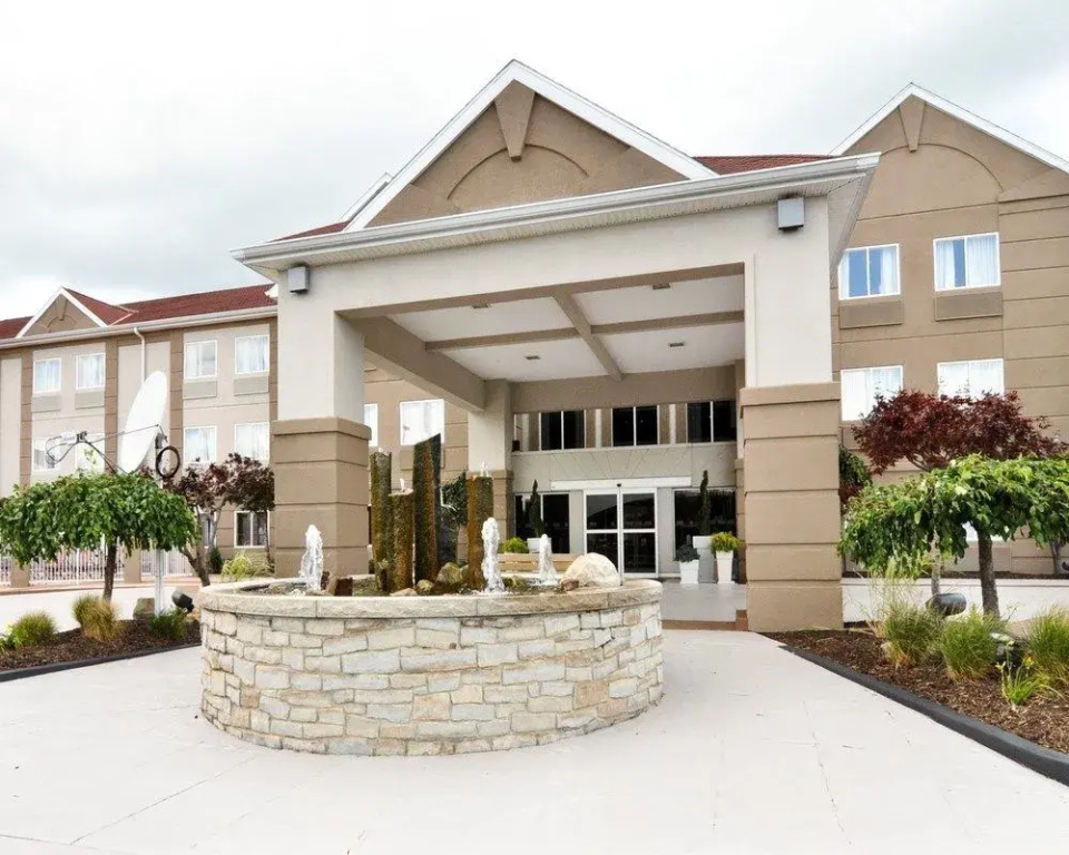 Holiday Inn Express & Suites Port Clinton - Catawba Island