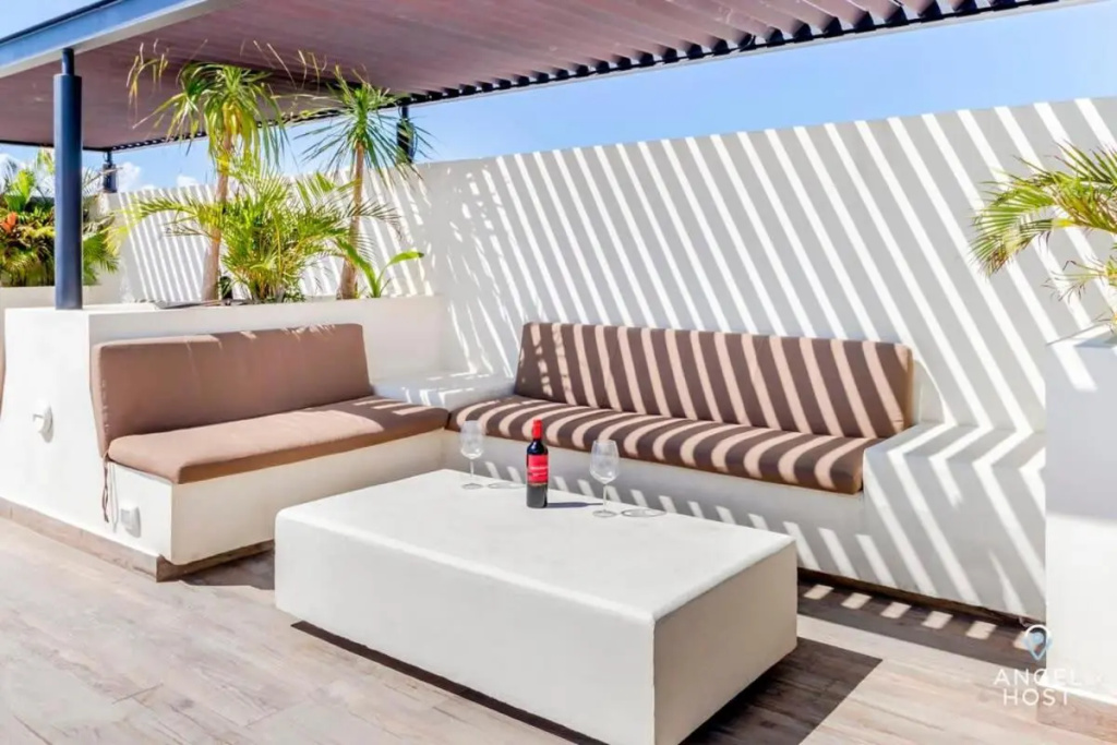 Roof Pool Gym Full Kitchen 4 Blocks to 5th Ave