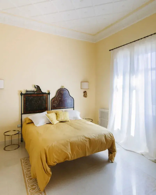 Luxury Double room (full double bed)
