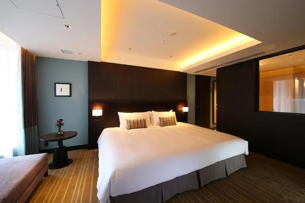 Master Double Suite (full double bed)