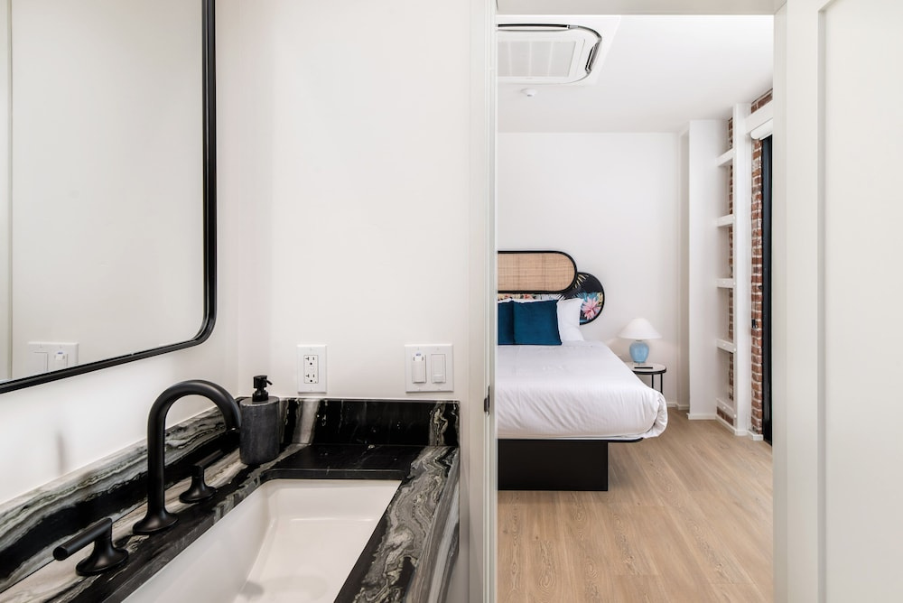 Standard Double room with balcony and with city view (full double bed)
