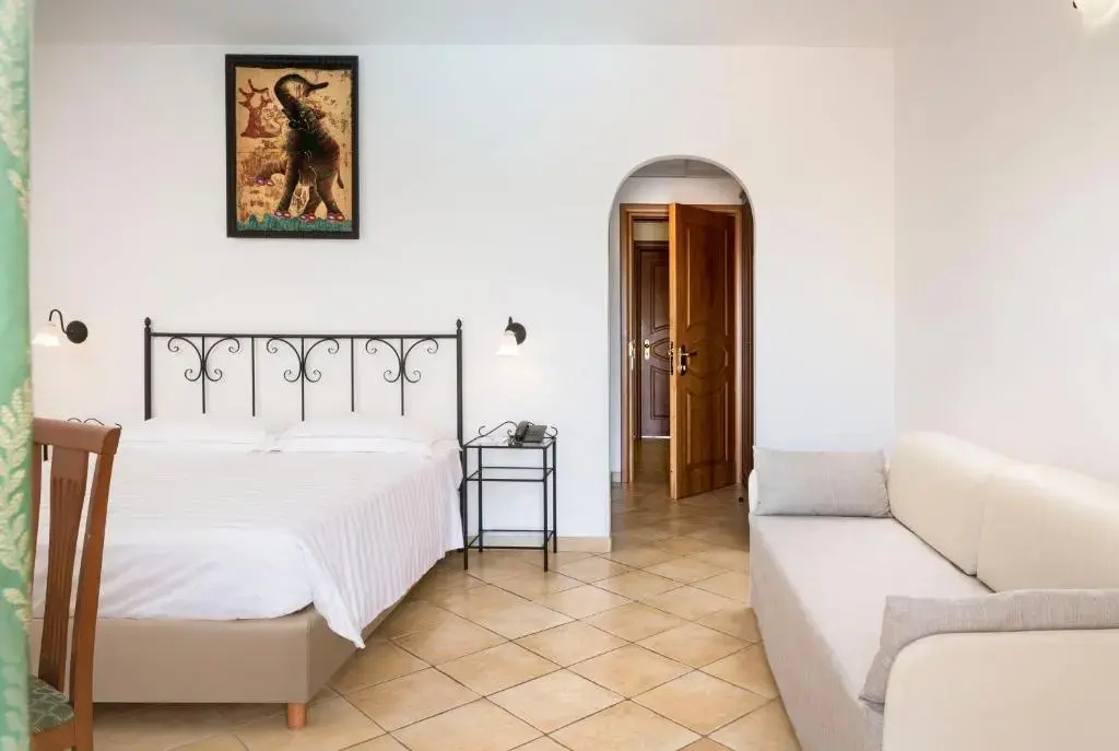 Standard Triple room