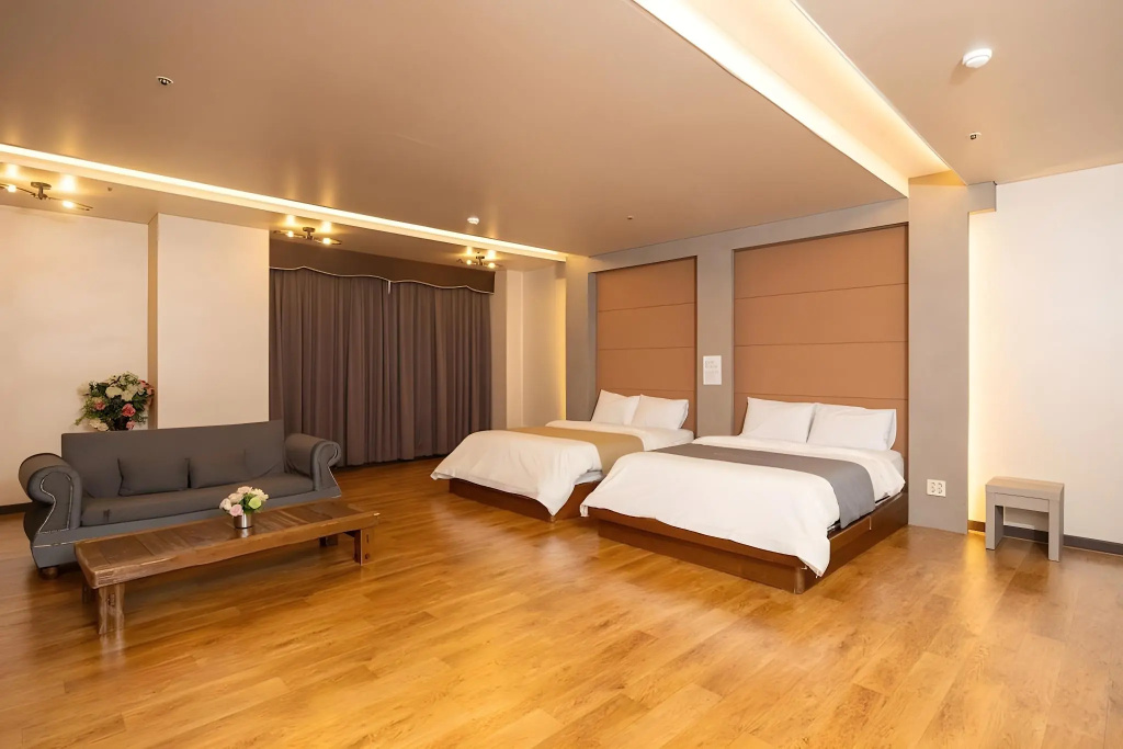 Cosmos Hotel — 5