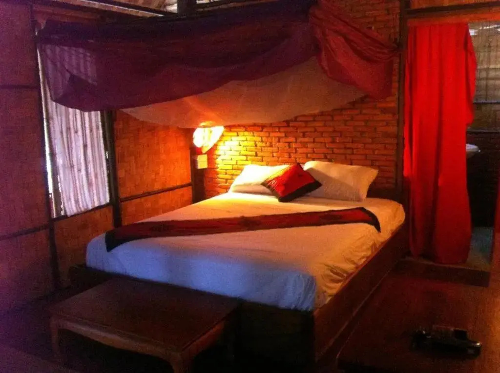 Deluxe Double room with river view (full double bed)