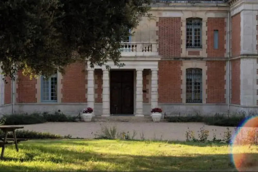 Stay at the Chateau- Studio 2P- With Pool and Park
