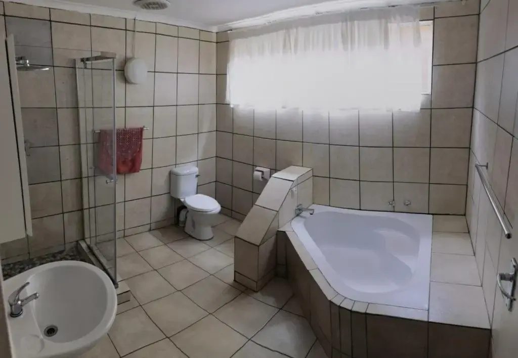 Deluxe Double Suite (full double bed)