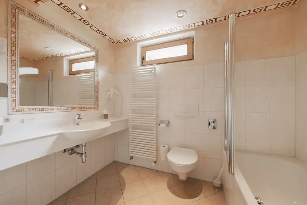 2 Bedrooms Deluxe Suite with mountain view