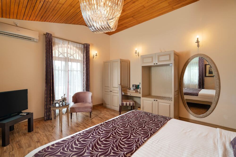 Clove Villa