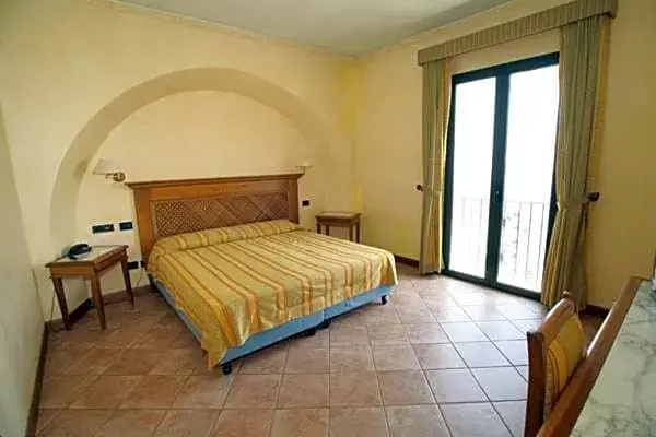 Standard Double room with sea view (full double bed)