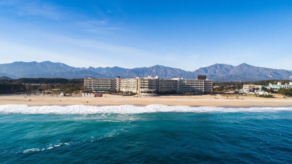 Kensington Resort Seorak Beach — 5