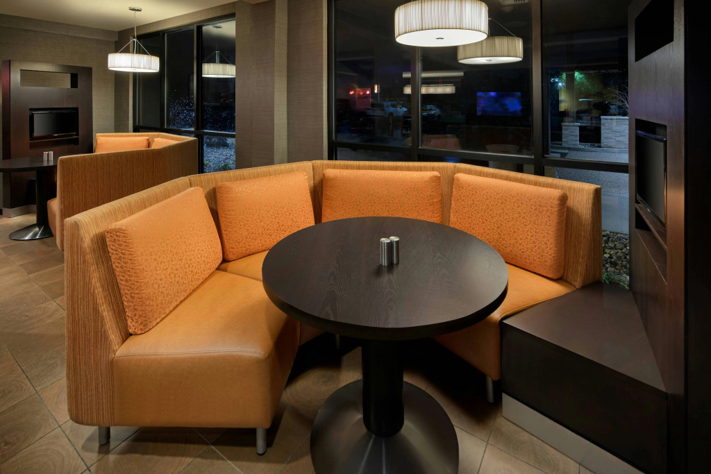 Courtyard by Marriott Grand Rapids Airport - Général