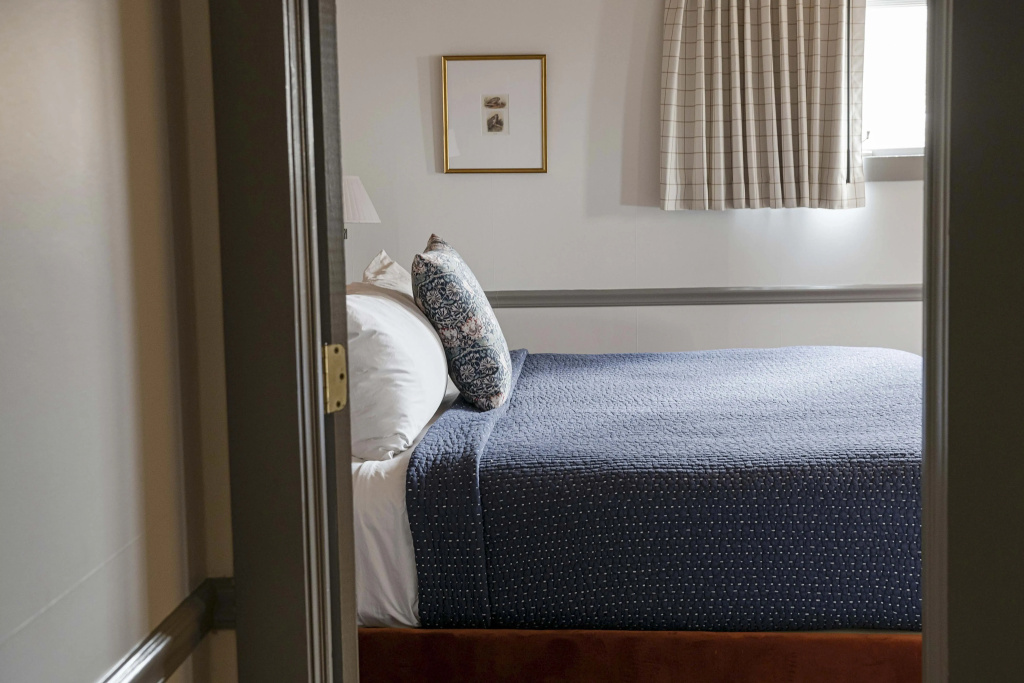 Double Suite (full double bed)