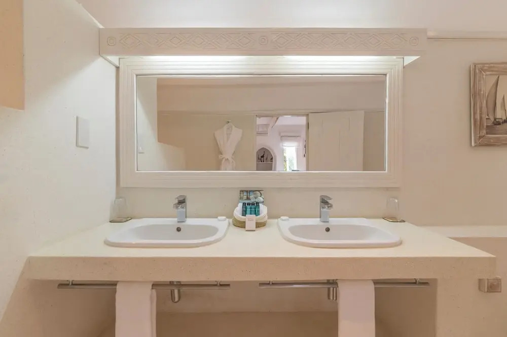 Amani Beachfront Villa by YourHost - фото 11