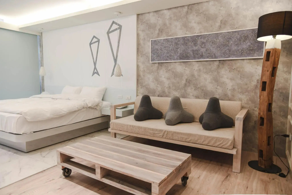 Deluxe Double room (full double bed)