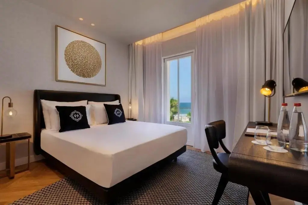 Deluxe Double room with sea view (full double bed)