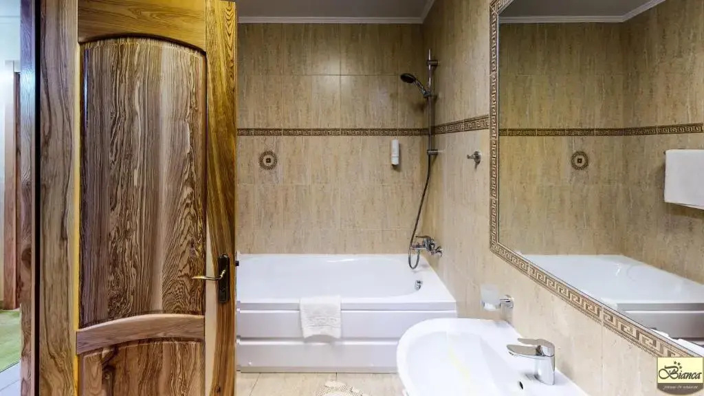 Standard Triple room with pool view