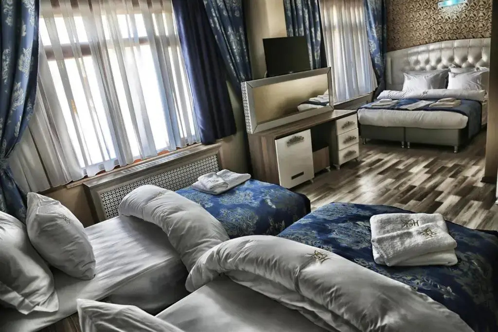 Standard Quadruple room with garden view