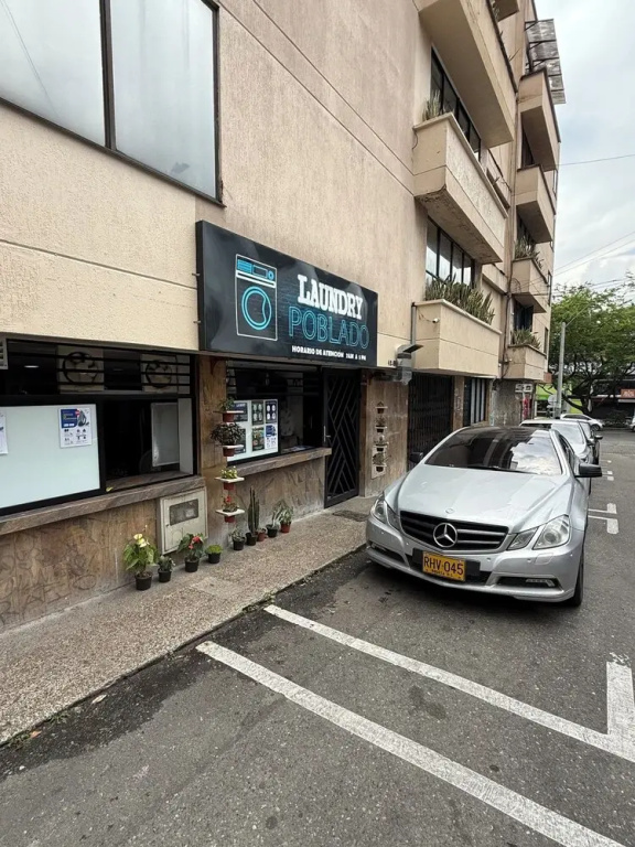 3BR w Arcade 1 Block from Lleras Park