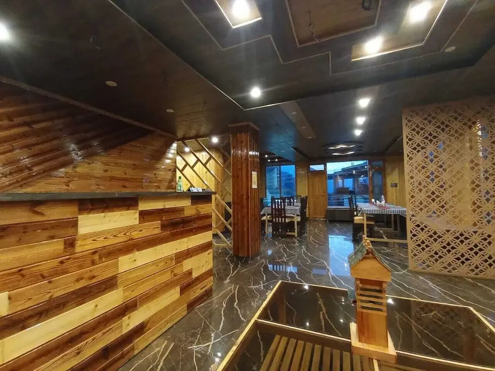 Lobby & Reception