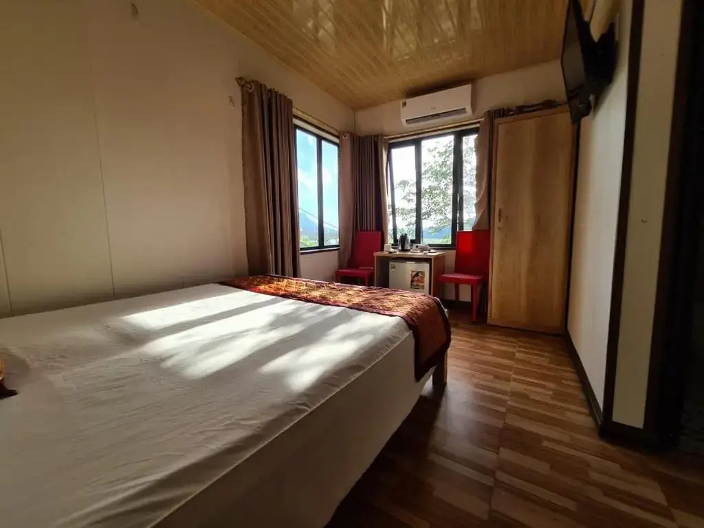 Standard Double room with mountain view (full double bed)