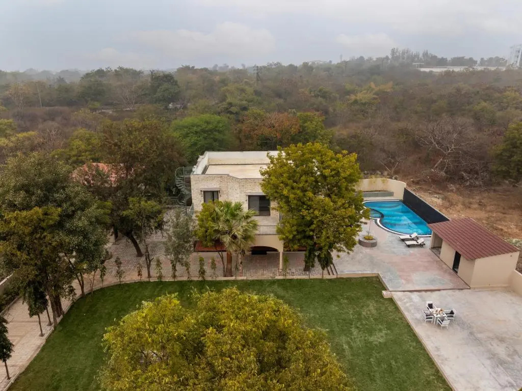 SaffronStays Pristine Manor - 8-BR Udaipur villa with private pool, garden, and event space near Fat