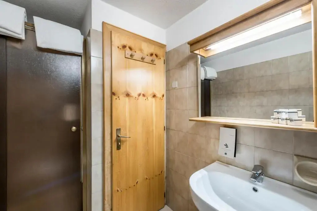 1 Bedroom Attic Apartment