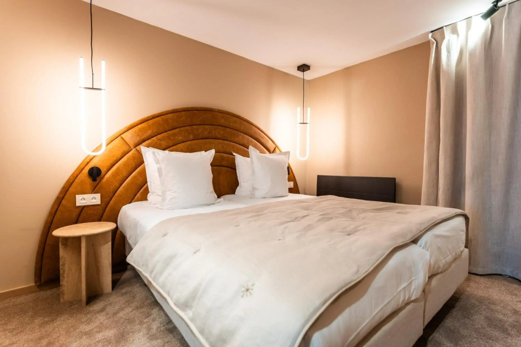 FAHRENHEIT SEVEN COURCHEVEL by null