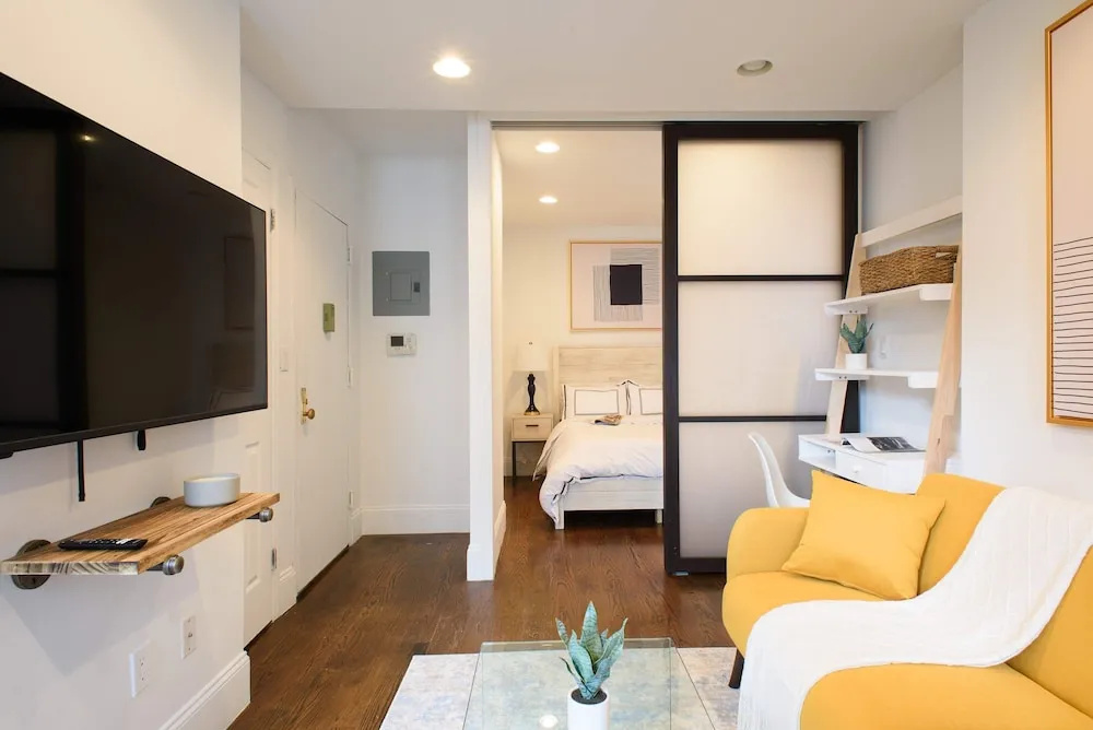 69-5a Modern Lower East Side 1BR Apt