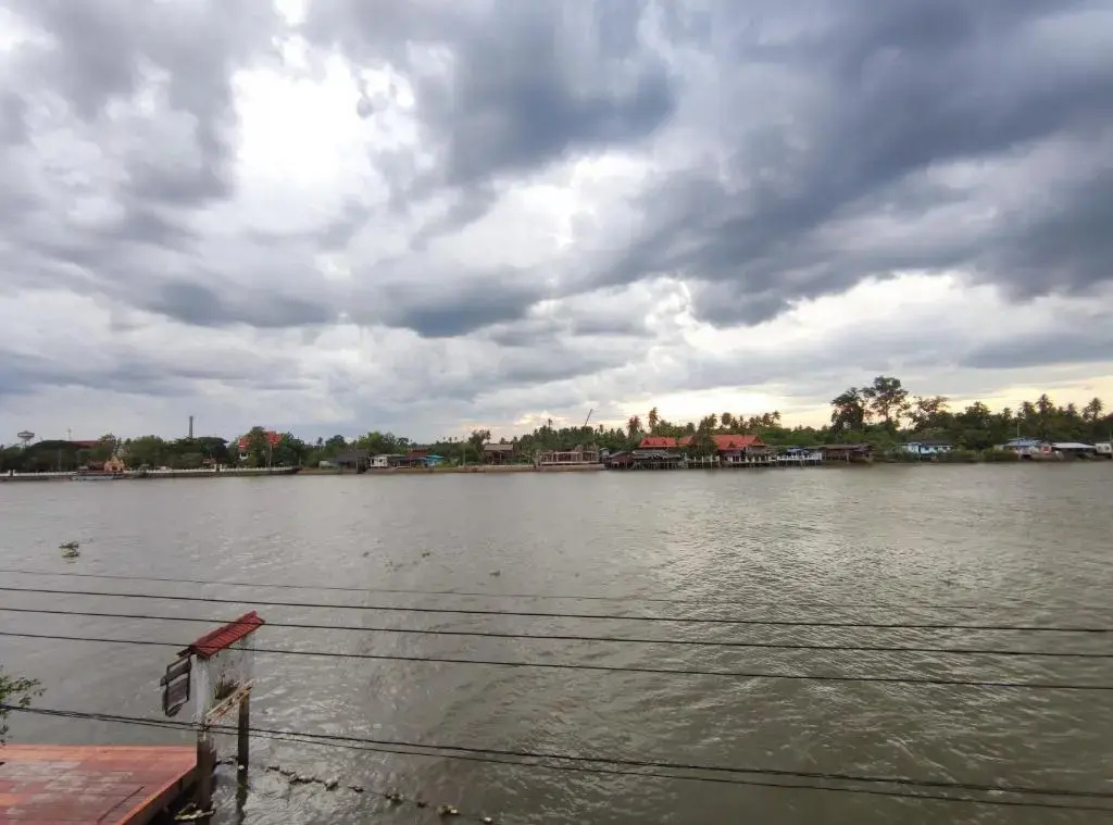 Deluxe Double room with river view (full double bed)