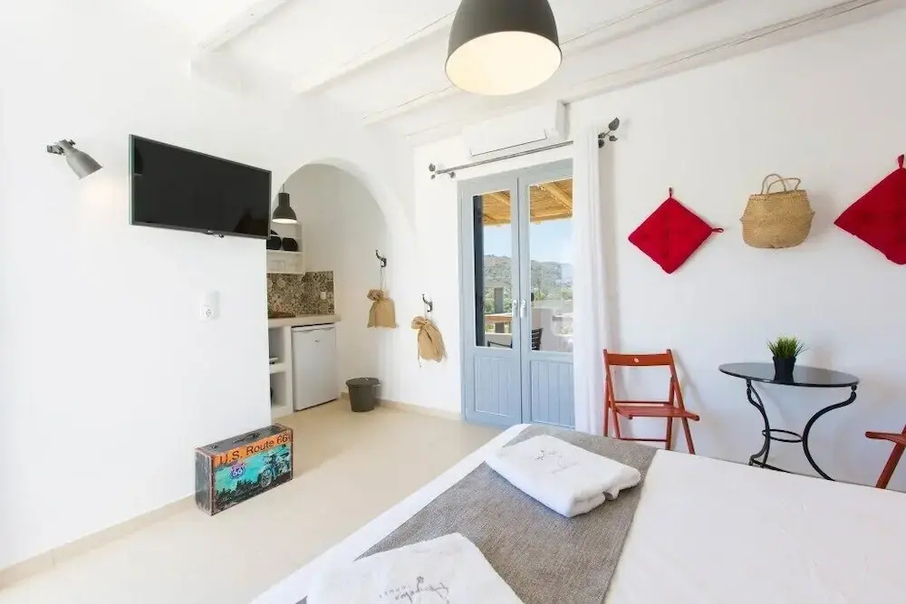 Deluxe Double room (full double bed)