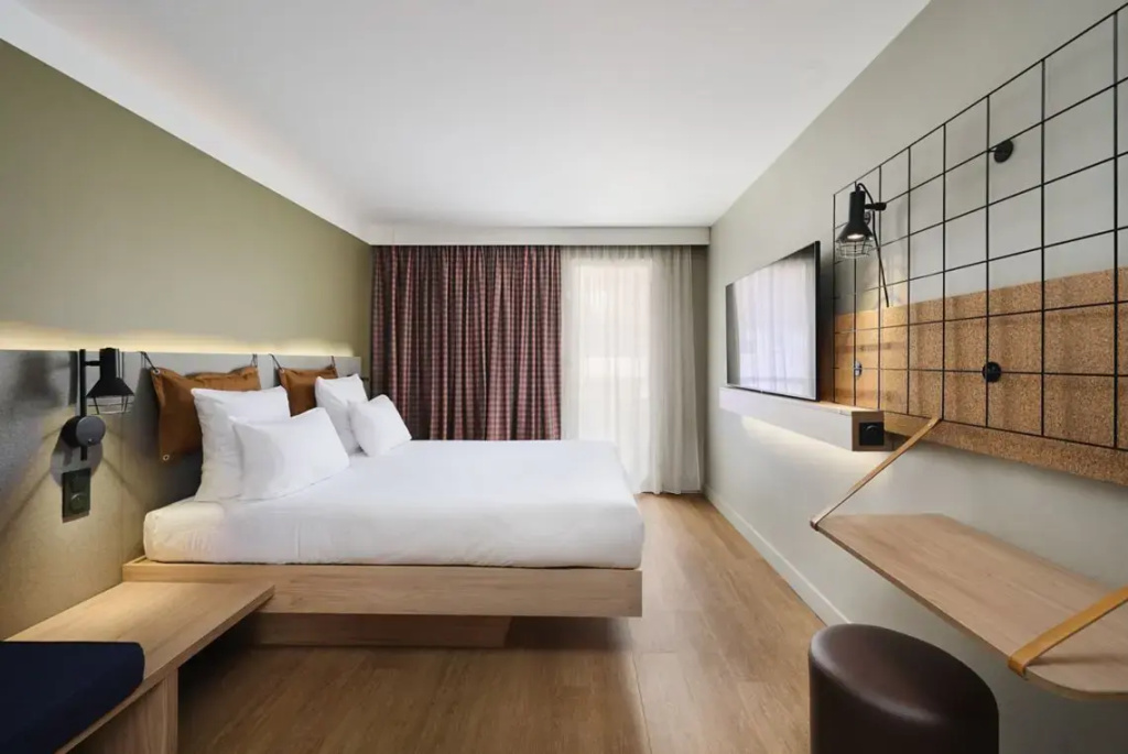 Standard Double room with balcony (full double bed)