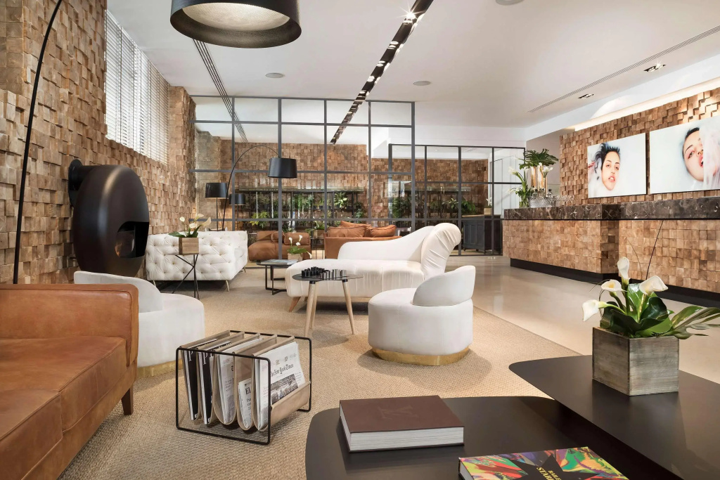 Lobby & Reception