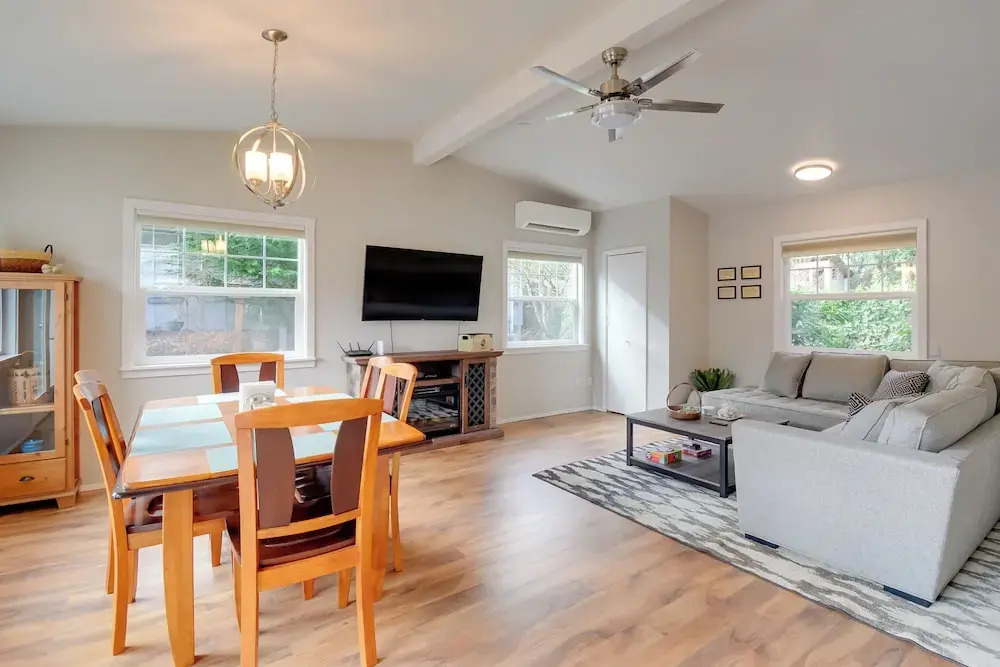 Port Angeles Abode w/ Yard & Guest House! — фото