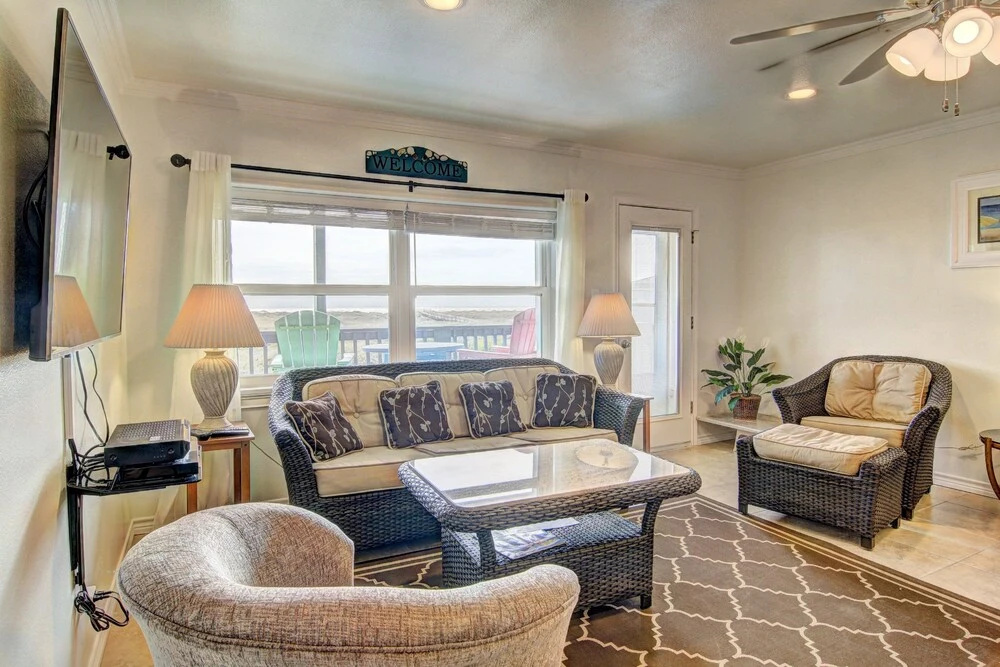 Buena Vista 3 Bedroom Condo by RedAwning