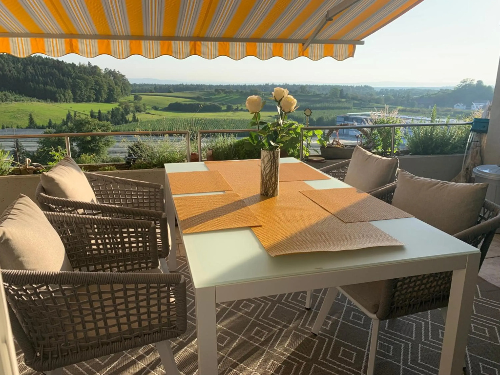 Hochwertige Sonneninsel mit Aussicht