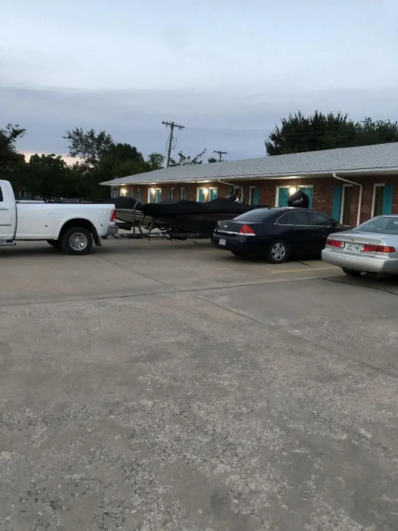 Sleepy Traveler Motel